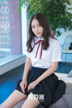 美女脱衣服